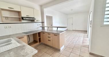 baisse de prix ! appartement t4 à vendre à gourdeliane baie-mahault