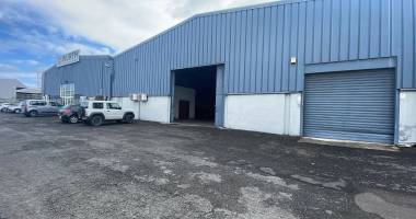 a louer local commercial de 756m2 à jarry