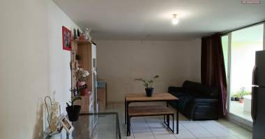 a vendre appartement f3 de 70m2 + varangue + 2 parking - investissement locatif