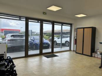 Location  Local Commercial Baie Mahault (97122) - GUADELOUPE