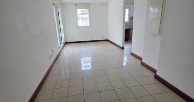 a saisir à sainte clotilde-f2- entre champ fleuri et les facs