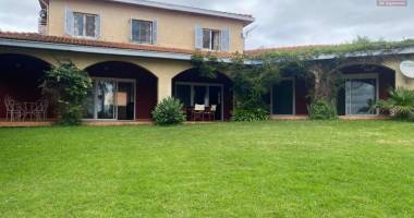 une villa f4 avec une vue dégagée à ambatobe ambohibe