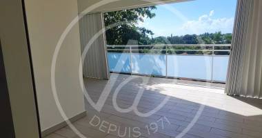 a louer villa t7 mitoyenne 2500 € - petit bourg