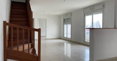 grand t4 duplex secteur salle candin bd sud libre immediatement