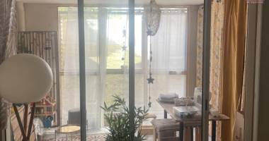 a vendre appartement t2 ,refait récemment, centre de  la montagne,à proximité de tous les commerces, écoles...