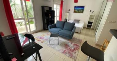 a louer grand studio meublé rue ste marie st denis