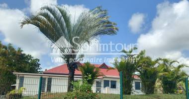 À vendre   baie-mahault villa créole t4 avec piscine sur terrain de 1000 m2