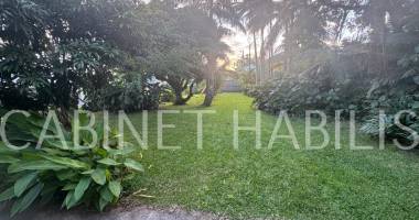 a vendre - terrain 500 m2 env - petite-ile - 175 000 € hai