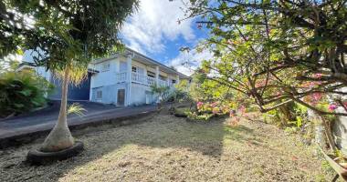 parcelle de plus de 1000 m2 avec maison t5 à la rivière saint-louis