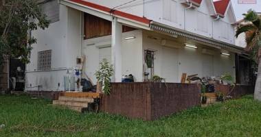 villa f7/8 en duplex à rafraichir le tampon