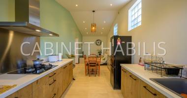 a vendre -villa t6  224.40 m2 environ - entre-deux - 690 000 €