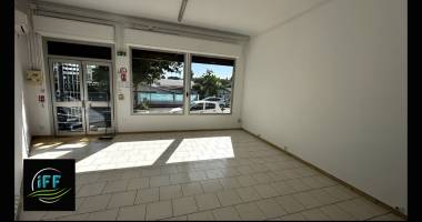 local commercial riviere des pluies