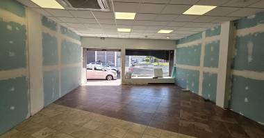 centre-ville de saint-louis – local commercial 131 m² avec vitrines