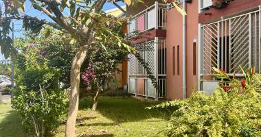 a vendre en exclusivité - appartement t3 avec jardin dans résidence avec piscine au lamentin