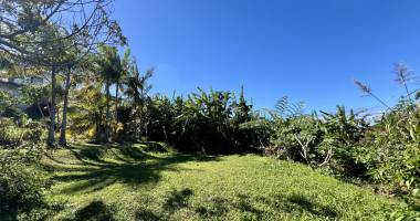 petite ile 97429 - terrain en zone uc - constructible et bien proportionnÉ - au calme