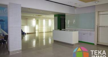 local commercial de 192m² sur le centre ville de  saint -andré