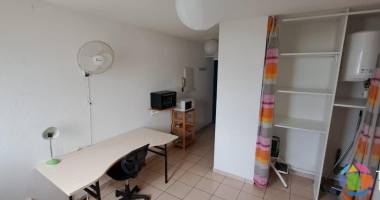 fabien teka immo vend studio de 18m² dans la résidence le laureat situé au moufia, à saint denis, ile de la réunion 