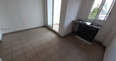 fabien teka immo loue un studio de 19m² residence clos st jacques, proche st michel,  cv de st denis, ile de la reunion