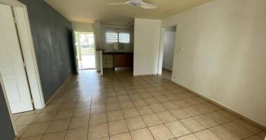 teka immo vous propose en exclusivité en location dans le secteur de saint louis cet appartement t3 de 56m² en rez de jardin.