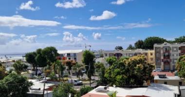 t4 meublé – dernier étage – sans vis-à-vis