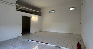 vp4693 : local a louer st-pierre