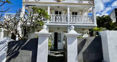 saint joseph 97480 - villa authentique - en plein centre - potentiel indeniable