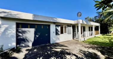 saint joseph 97480 - villa a rafraichir - plain pied - vaste terrain plat - secteur calme