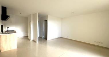 beau f2 refait à neuf bdn ste clotilde