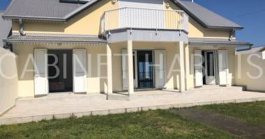 À louer - appartement de type f3 d'environ 156,95 m2 - saint-joseph - 1162.00 €