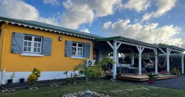 tres belle propriete parfatement entretenue a port louis villa f4  avec belle terrasse et garage