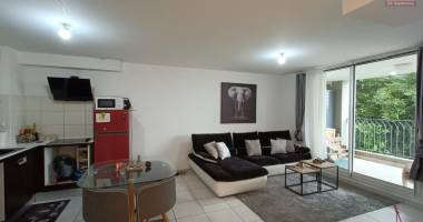 a vendre appartement t2 (investissement locatif) de 54m2 avec varangue et parking