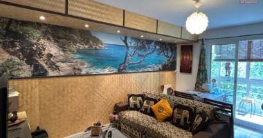 a vendre t2 à st denis quartier de la trinité, face au parc.