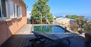 superbe villa familiale avec vue lagon et piscine en pierre