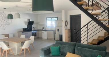 a louer belle villa f4 meublée centre ville de l'etang salé les hauts