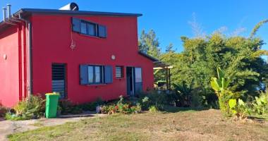 belle villa f4 récente et meublée dans quartier calme.