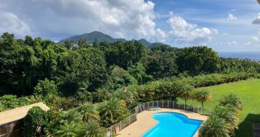 saint-claude, appartement t3 residence securisee avec piscine- terrasse vue mer et montagne
