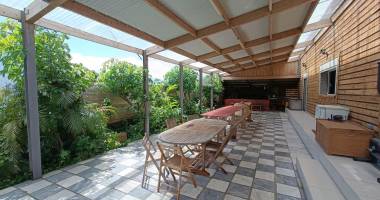 a vendre à sainte-anne magnifique villa 5 chambres de 200 m2 habitables + 100 m2 de varangue