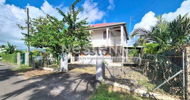 a vendre une maison composÉe de deux t3 À la retraite baie-mahault