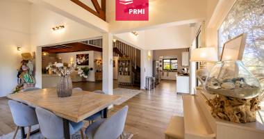 saint-gilles-les-bains :  villa t6 + bungalow, volumes généreux sur grande parcelle de 1 300 m² dans un secteur résidentiel recherché