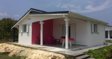 tres jolie villa f3  neuve climatisee,  entierement meublee avec jardin  -  a petit canal