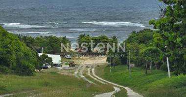 À vendre terrain de 768 m2 constructible à petit-canal proche de la plage de anse maurice