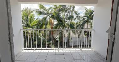 a louer: appartement t4 (3 chambres), 82,95 m2, meublé, saint-pierre (ligne des bambous)