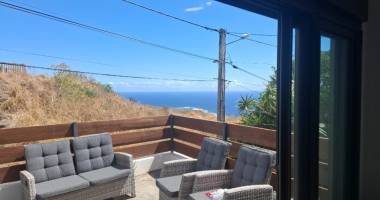 villa récente mitoyenne , vue mer