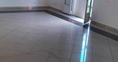 a louer maison de type f4 avec 3 chambres, sur saint-andré, avec jardin, prés de champ borne, quartier calme