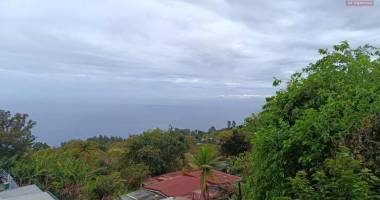 a la chaloupe st leu maison t 6/7 en duplex  rénovée en 2018 avec une trés belle vue mer