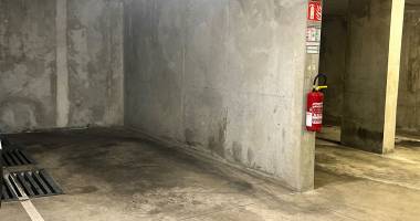 À louer : place de parking sécurisée  centre de saint-pierre