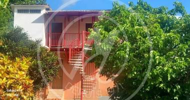 À vendre : maison t2 + t2 sur 2 niveaux aux abymes – 216 000 €