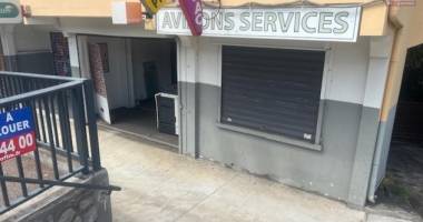 a louer local commercial centre ville des avirons