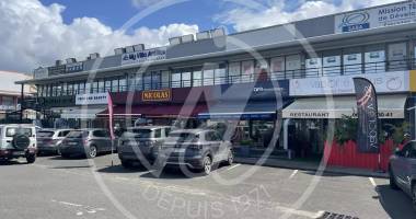 a louer local commercial de 200m2 à jarry 3 500€ ht / mois + charges