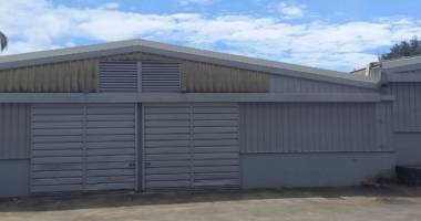 local/entrepot 210 m² - sainte marie - pae la mare